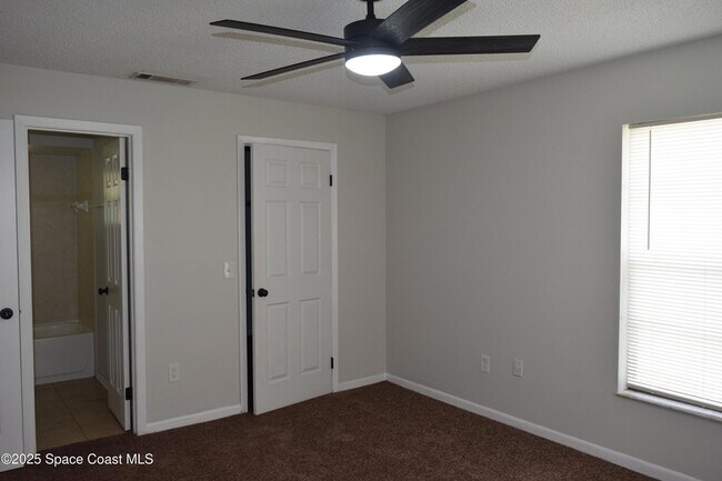 Building Photo - 326 Decordre Rd SE