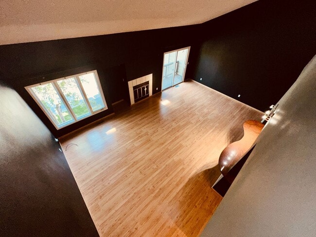 Building Photo - Beautiful Downtown Condo!