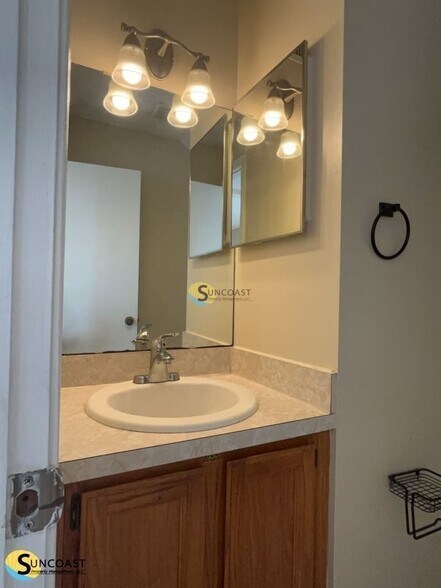 Building Photo - 8702 Bandera Cir S