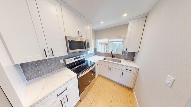 Building Photo - 6145 Mary Ln Dr