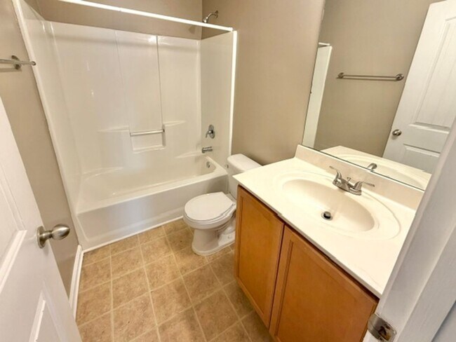Building Photo - 7902 Rushmeade Cir N