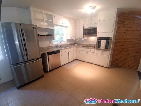 Building Photo - 2574 Brentford Pl
