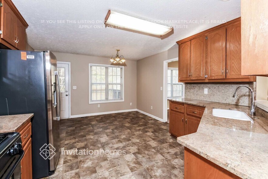 Building Photo - 15 Water's Edge Dr SE