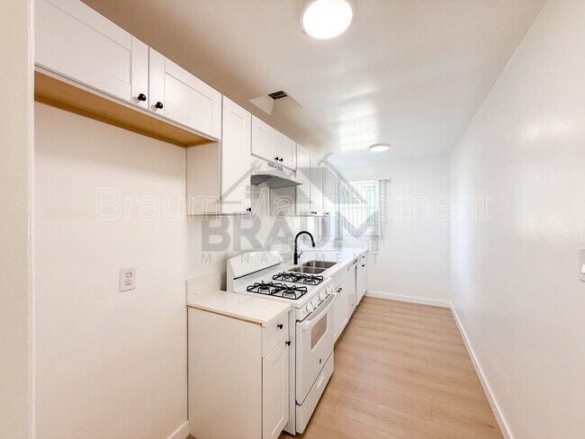 Building Photo - 7339 Woodman Ave