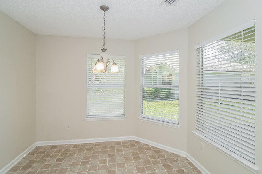 Building Photo - 8059 Carisbrook Ct