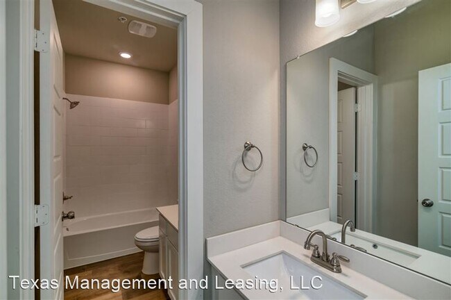Building Photo - 735 Harvest Moon Dr