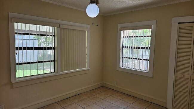 Building Photo - 421 Ardmore Rd