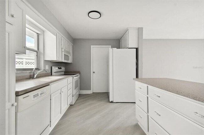 Building Photo - 4411 3rd Ave E