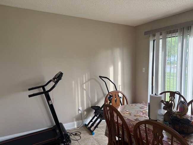 Building Photo - 2000 Greens Blvd