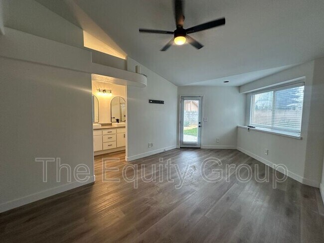 Building Photo - 1421 E Mesa Ct