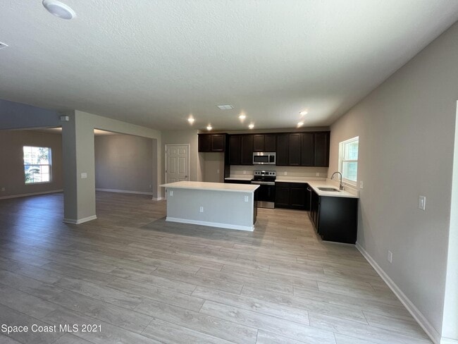 Building Photo - 655 Boughton Way