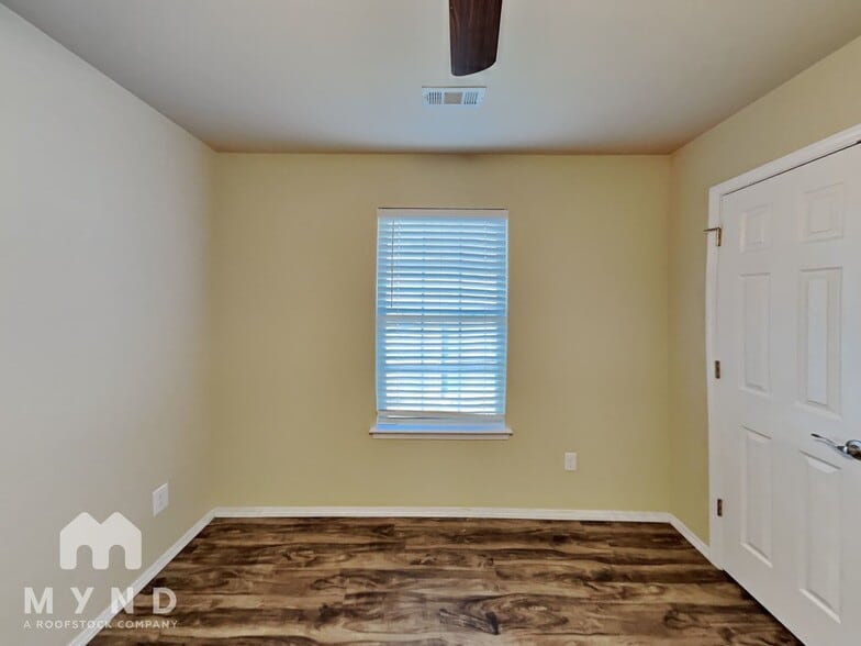 Building Photo - 2109 Cedar Cir