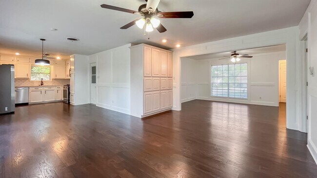 Building Photo - 3519 Midwest Dr