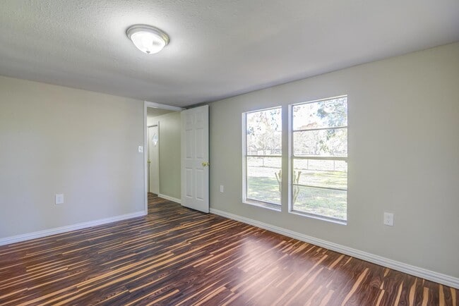 Building Photo - 1809 W Sidnor St