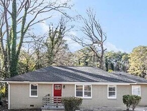 Building Photo - 2077 Rosewood Rd