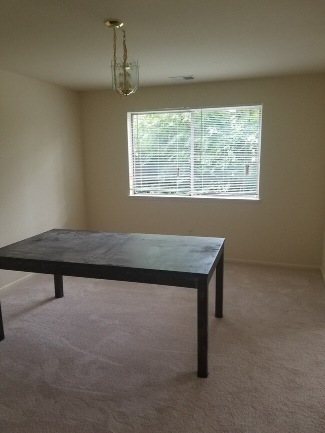 Building Photo - Beautiful 3BR 2.5BA Single Family Home in ...