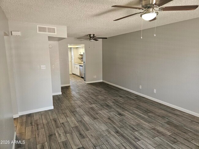 Building Photo - 3818 E Earll Dr