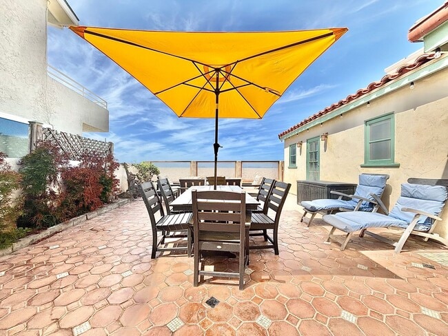 Building Photo - 1205O | Spanish Beach Bungalow Retreat | M...