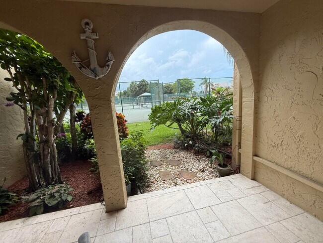 Building Photo - 2788 Tennis Club Dr