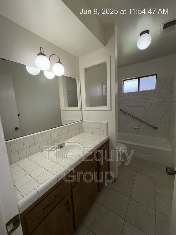 Building Photo - 4623 W Cypress Ave