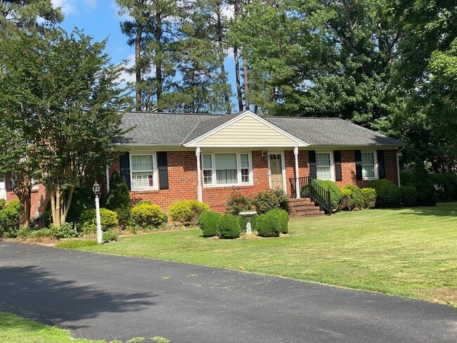 Building Photo - Settle in to this beautiful 3 bed 3 bath i...