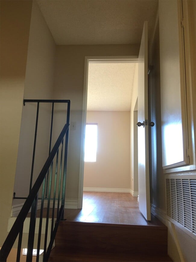 Building Photo - 1631 Avenida Selva