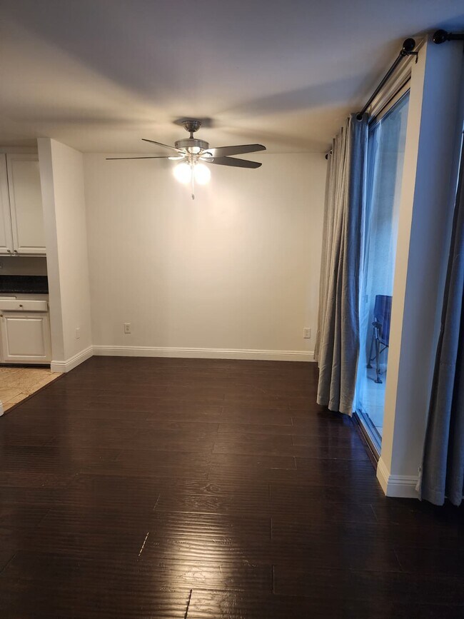 Building Photo - 5339 Newcastle Ave