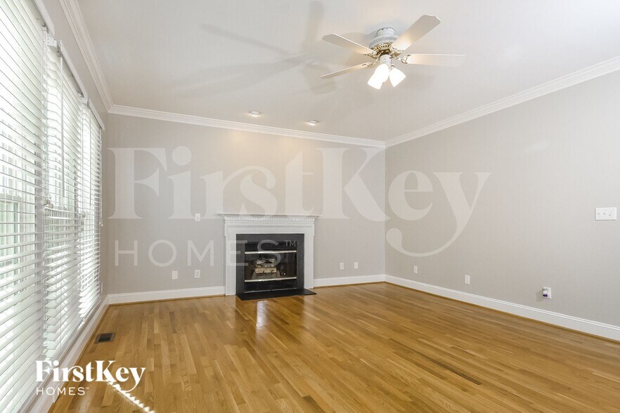 Building Photo - 11 Stonebury Ct
