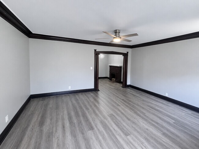 Building Photo - 6362 S Greenwood Ave