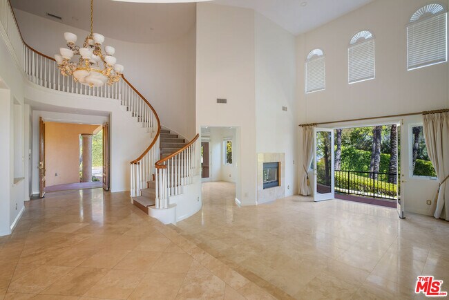 Building Photo - 16800 Calle Montecito