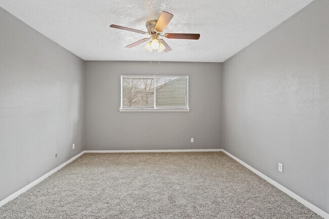Building Photo - 626 Rosewood Dr