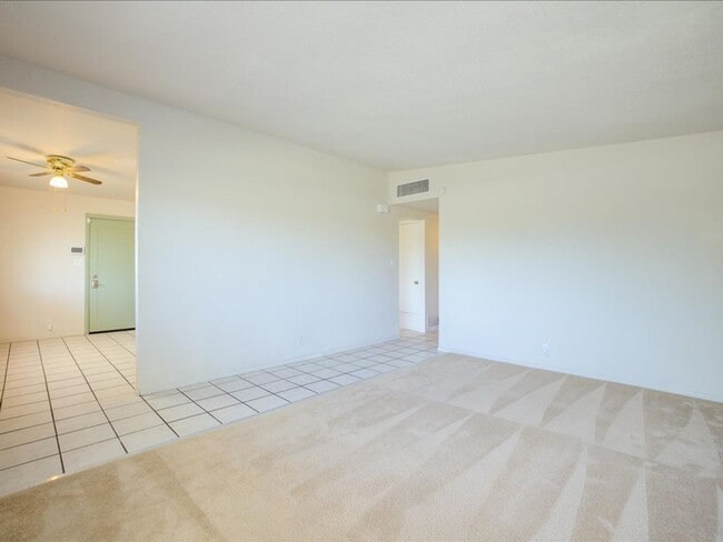 Building Photo - 3 Bedroom 2 Bathroom