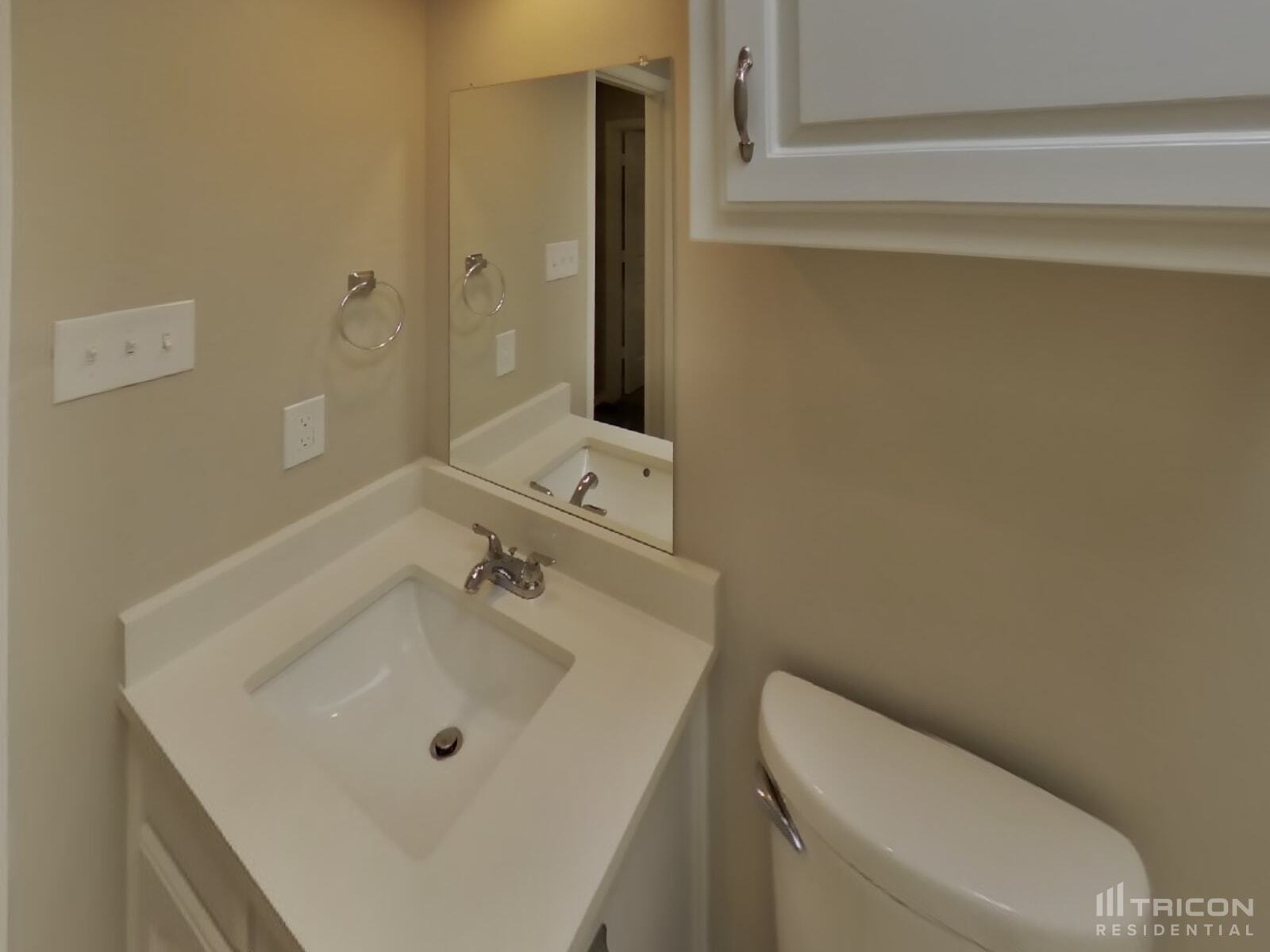 Building Photo - 721 Parkview Dr