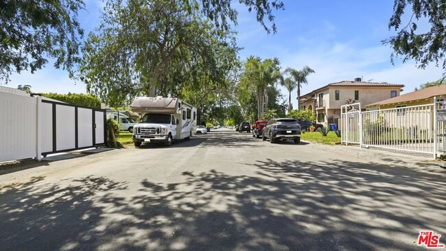 Building Photo - 13842 Hamlin St