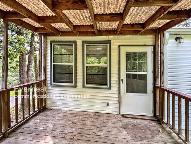 Building Photo - Charming 4-Bedroom Home with Comfort and O...