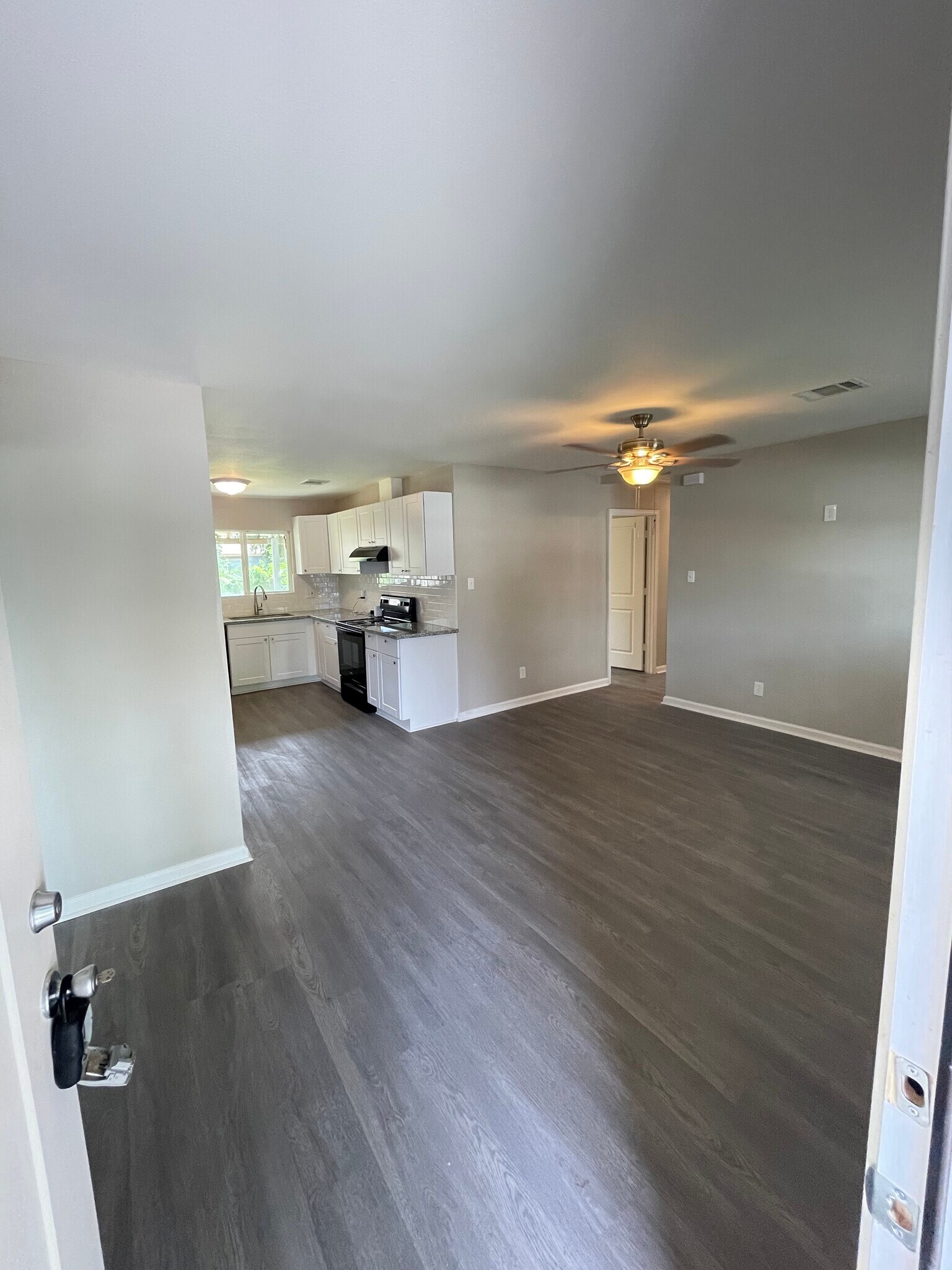 Building Photo - 9505 Sierra Dr