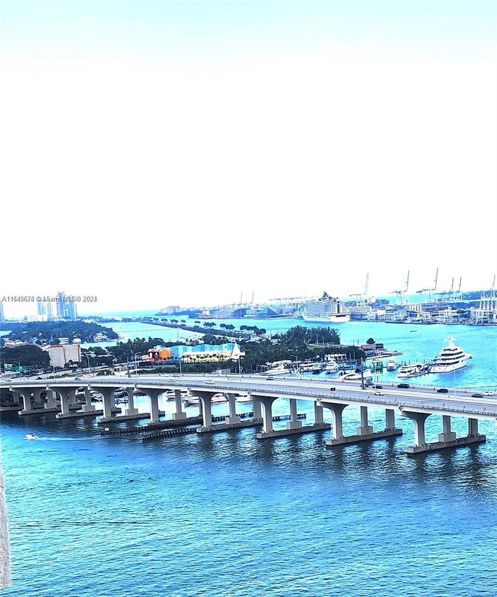 Building Photo - 555 NE 15th St