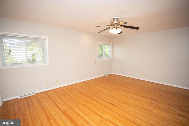 Building Photo - 1016 Eagle Ln