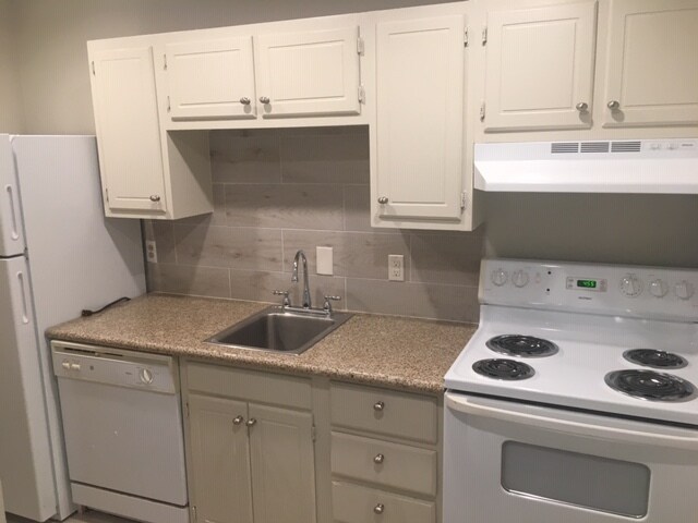 Building Photo - 505 University Walk