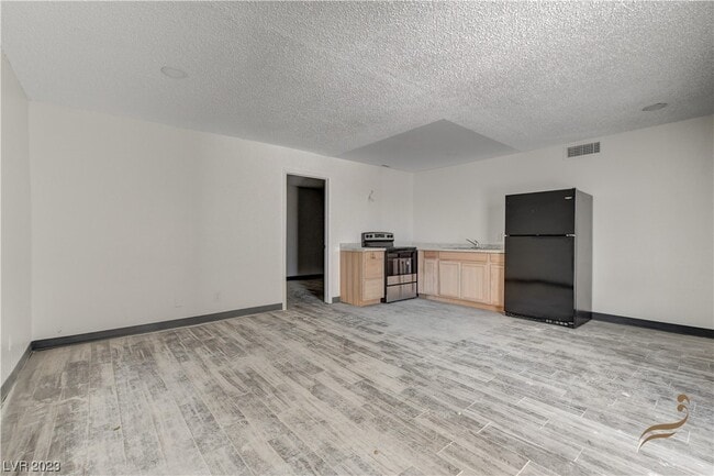 Building Photo - 736 N 11th St