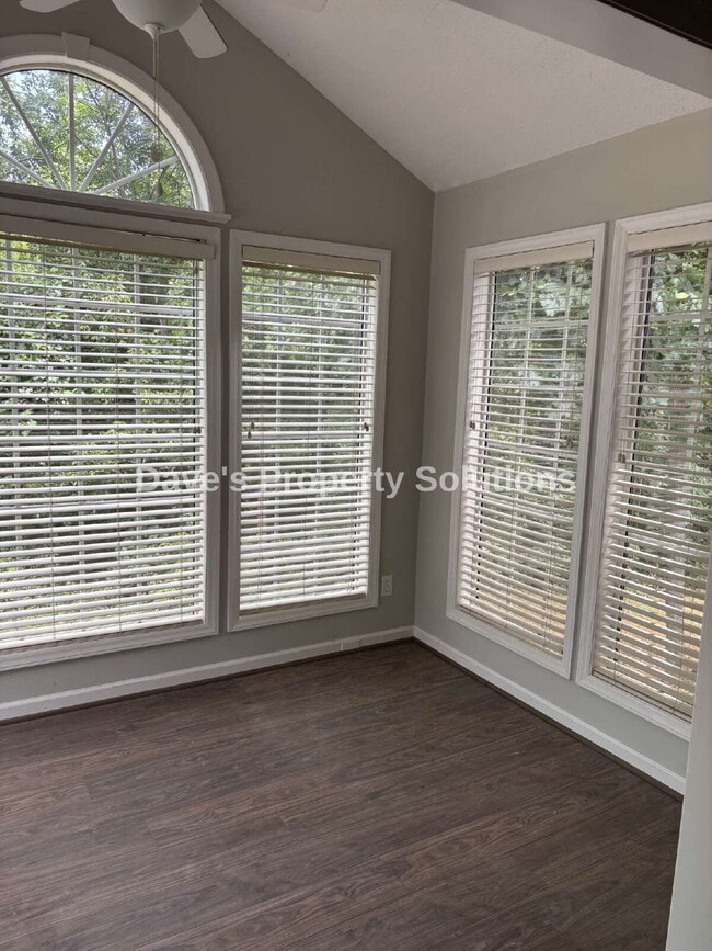Building Photo - Beautiful Condo in Convenient Location!