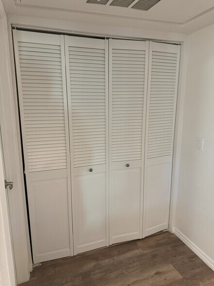 Building Photo - 3145 E Flamingo Rd