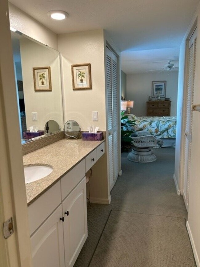 Building Photo - Venice, FL MACARTHUR BEACH Gated Comm. 2/2...