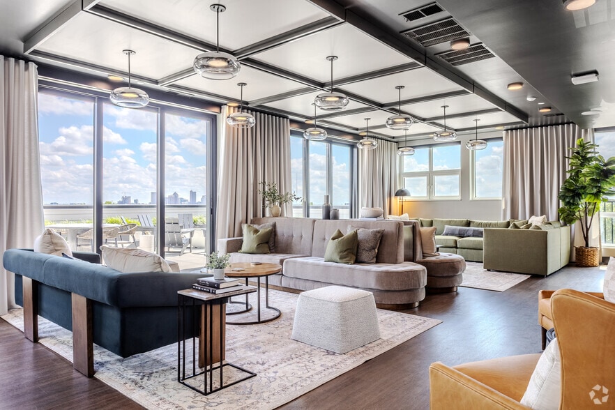 Rooftop Lounge - Fifth x Northwest