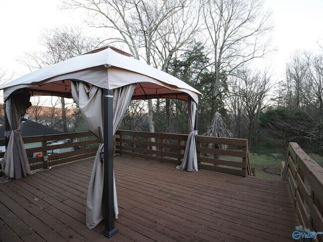 Building Photo - 104 Victoria Dr