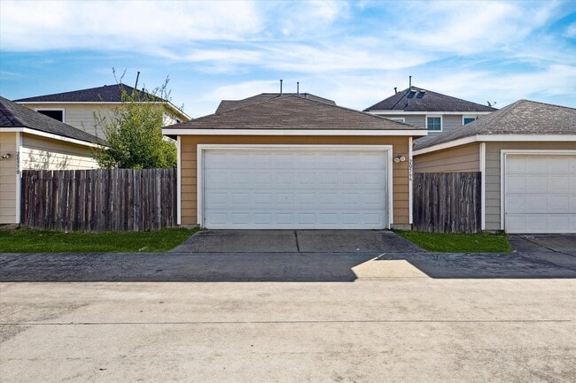 Building Photo - 20566 Sycamore Crest Ln