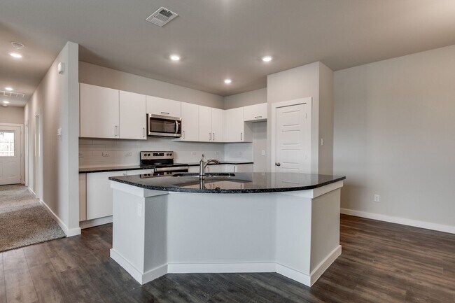 Building Photo - 752 Wheatfield Dr