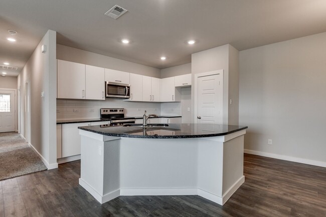 Building Photo - GORGEOUS 3 BEDROOM DUPLEX LOCATED IN MIDLOTHIAN ISD!