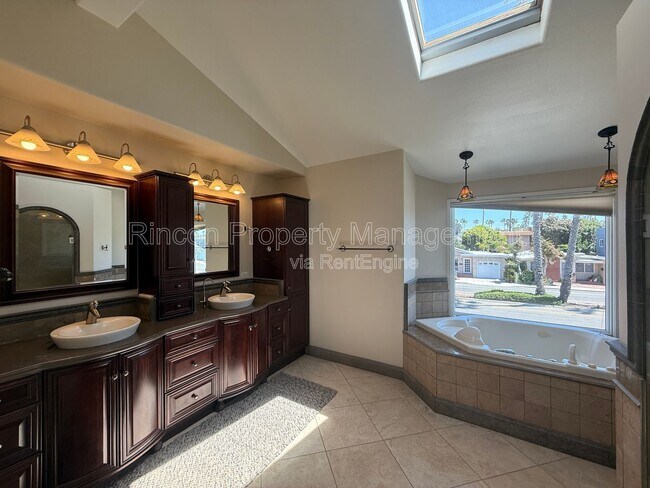 Building Photo - 2462 Pierpont Blvd