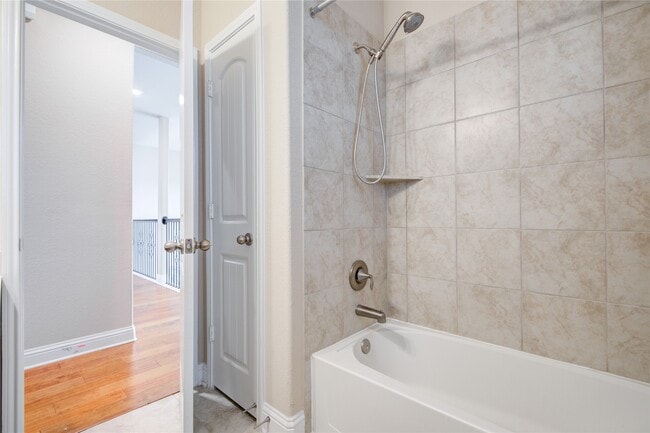 Building Photo - 12902 Oak Fls Dr